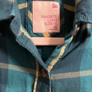 Juniors long sleeve plaid shirt